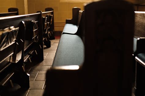 dear jackpot|Dear Abby: Your huge hat is blocking my view of church service.